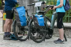 simbolična fotografija kolesarji električno kolo mladi upokojenec rekreacija v starosti Kranjska gora / Foto: Tina Dokl