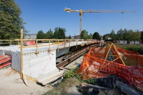 Gradnja mostu poteka po načrtih