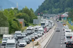 Prometni zastoj avtocesta Jesenice Karavanke Hru&scaron;ica / Foto: Nik Bertoncelj