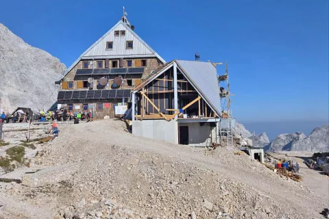 Gradnja novega podnebnega observatorija na Kredarici. / Foto: Gregor Sluga, ARSO