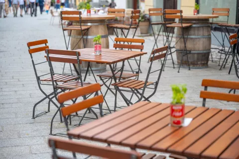 Simbolična fotografija občina Radovljica Linhartov trg center poletje v Radolci / Foto: Nik Bertoncelj