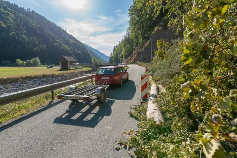 Za&scaron;čita regionalnih cest pred padajočim kamenjem