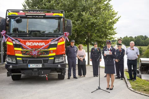 Gasilska parada in prevzem novega vozila avtocisterne GVC-1 PGD Tunjice / Foto: Ale&scaron; Senožetnik