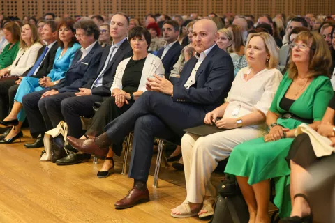 konferenca ravnateljic in ravnateljev vzgojno izobraževalnih zavodov v Sloveniji Brdo pri Kranju ravnateljica ravnatelj / Foto: Tina Dokl