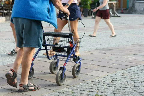 Tudi dodatek za zaposlene v dolgotrajni oskrbi