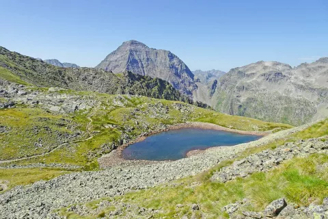Najvi&scaron;je ležeče jezero v Schladmin&scaron;kih turah, zadaj njihov najvi&scaron;ji vrh Hochg&ouml;lling, ki smo ga tudi že obiskali. / Foto: Jelena Justin