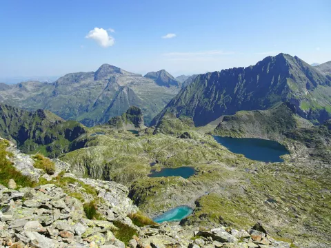 Klafferkessel &ndash; visokogorska ledeni&scaron;ka planota s približno 30 gorskimi jezer, od katerih ima eden edinstveno, ledeni&scaron;ko modro barvo. / Foto: Jelena Justin