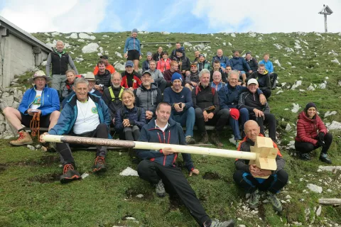 Fotografiranje pri Pre&scaron;ernovi koči na pohodu pred letom dni. / Foto: Igor Kavčič