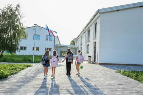 Izvod ustave za vse prvo&scaron;olce