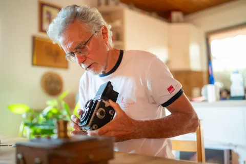 Pogovor Vitomir Pretnar zbiratelj starinske fotografske opremeSmokuč, Žirovnica, 1. september 2026 / Foto: Nik Bertoncelj