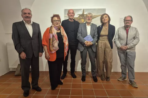 Predstavili so knjigo med morjem in kamnom: (od leve) Jože Jerič, dr. Tatjana Rojc, Marko Arnež, Du&scaron;an Jelinčič, Dr. Marta Verginella in Marko Kravos / Foto: Igor Kavčič