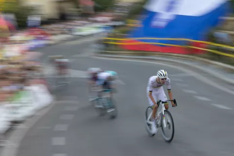 &Scaron;lo je zelo hitro. Tadej Pogačar je želel prvič zmagati tudi doma in to mu je uspelo. / Foto: Peter Ko&scaron;enina