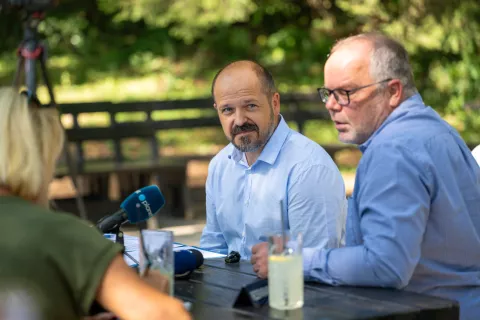 Novinarska konferenca o prihodnosti upravljanja soteske VintgarGostilna Jurček na Homu, Zasip, 31. avgust 2026Na fotografijilevo Janez Poklukar predsednik Turističnega dru&scaron;tva Gorjedesno Bojan Traven direktor podjetja Soteska Vintgar d.o.o. / Foto: Nik Bertoncelj