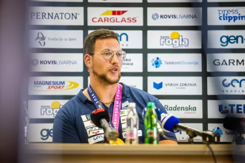 Ljubljana, sedez Atletske zveze Slovenije.Novinarska konferenca slovenske atletske reprezentance na celu s Kristjanom Cehom po vrnitvi z EP v Birminghamu.Slovenski atlet Kristjan Čeh. / Foto: Sini&scaron;a Kanižaj/STA