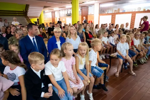 Prvi &scaron;olski dan Osnovna &scaron;ola prof. dr. Josipa Plemlja BledO&Scaron; Bled, 1. september 2026Na fotografiji Toni Anton Mežan župan Občina BledNata&scaron;a Pirc Musar predsednica državeTanja M&uuml;ller ravnateljica O&Scaron; BledIztok Pesrl podžupan Občina Bled / Foto: Nik Bertoncelj