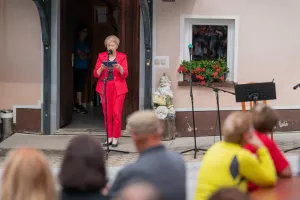 Mirjam Jan - Blažić, govornica, srečanje na Puču, Martinj Vrh / Foto: Simon Benedičič