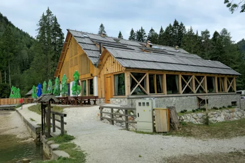 Gorenjski upokojenci prihajajo na Jezersko