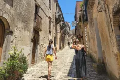 Sprehod po po srednjeve&scaron;kem mestu Erice. / Foto: Neža Markelj
