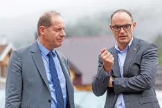Izjava za javnost ministra za gospodarstvo, delo in &scaron;port Anžeta Logarja ob obisku generalnega direktorja Tour de France Christiana Prudhomma in ogledu tras ter infrastrukture za morebitni Veliki &scaron;tart Tour de France v Sloveniji po letu 2029.Osebe: Anže Logar, Christian Prudhomme / Foto: Tine Eržen/STA