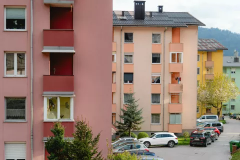 Simbolična fotografija stanovanja blokovsko naseljeKoro&scaron;ka Bela Jesenice / Foto: Nik Bertoncelj