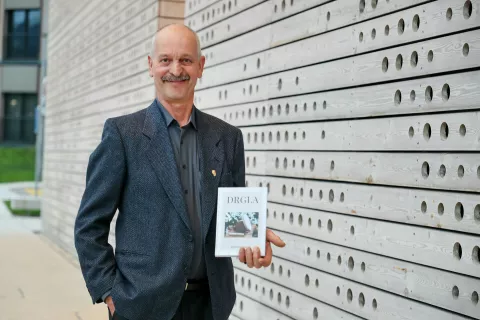 Tomaž Bregant avtor knjige Drgla knjižnica A.T. Linhart enota Bled Večer gorjanskih zgodb in ljudskega spomina / Foto: Tina Dokl