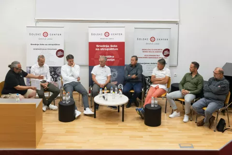 Na okrogli mizi z naslovom Dejavniki razvoja mladega &scaron;portnika so sodelovali (z leve): moderator Luka Petrič, Ga&scaron;per Potočnik, Jure Dolenec, Miran Dolenec, Božidar Prevc, Ljubo Osovnikar, Sa&scaron;o Bertoncelj in Jani Klemenčič. / Foto: Peter Ko&scaron;enina