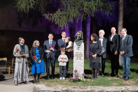 Slavnostno odkritje kipa Aleksandre Kornhauser Frazer. &Scaron;kofja Loka, 2. 10. 2026 / Foto: Matic Zorman