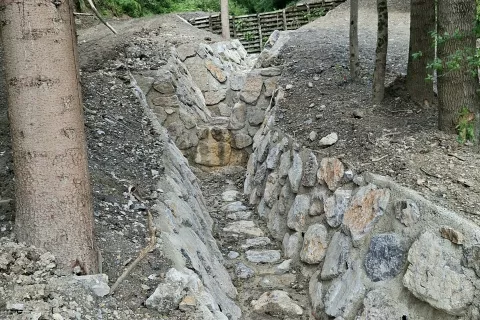 Ta čas izvajajo dela v zaledju Gorenje vasi, med drugim poteka sanacija potoka Babnik. / Foto: arhiv občine