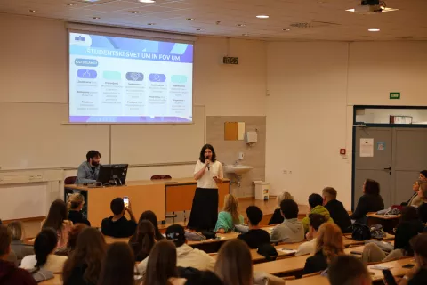 Na uvajalnem dnevu na kranjski fakulteti za organizacijske vede je bruce pozdravila tudi prodekanica za &scaron;tudentska vpra&scaron;anja Tonja Smole. / Foto: arhiv FOV