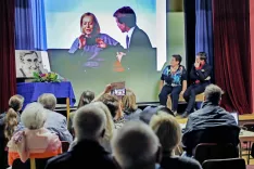 Metka Kolevski in David Ahačič med obujanjem spominov na pretekle Spominjarije /Foto: Tina Dokl / Foto: 