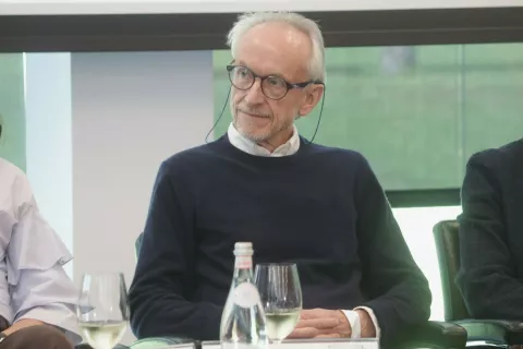 Salon Decanterjevih nagrajencev je obiskal tudi mednarodno priznani britanski vinski pisec Andrew Jefford. / Foto: Alenka Brun