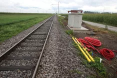 vlak zapora železni&scaron;ka proga Kranj - Ljubljana obnova železni&scaron;ki tir enotirna železnica Sor&scaron;ko polje nadomestni prevoz avtobus / Foto: Gorazd Kavčič