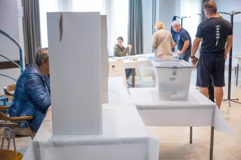 Gasovanje na enem zakonodajnem in treh posvetovalnih referendumih 2026 / Foto: Primož Pičulin