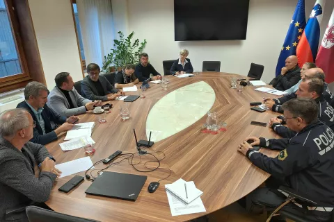 Sestanek o problematiki vandalizma na Planini v Kranju / Foto: MOK