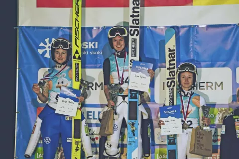Na stopničkah v ženski konkurenci so bile same Gorenjke: zmagala je Ema Klinec pred Niko Vodan in Niko Prevc. / Foto: Aljaž Žepič