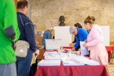 Predčasno glasovanje na &scaron;tirih referendumih v občini Kranj / Foto: Primož Pičulin