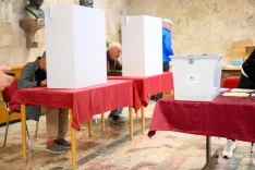 Predčasno glasovanje na &scaron;tirih referendumih v občini Kranj / Foto: Primož Pičulin