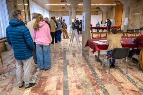 Gasovanje na enem zakonodajnem in treh posvetovalnih referendumih 2026 / Foto: Primož Pičulin