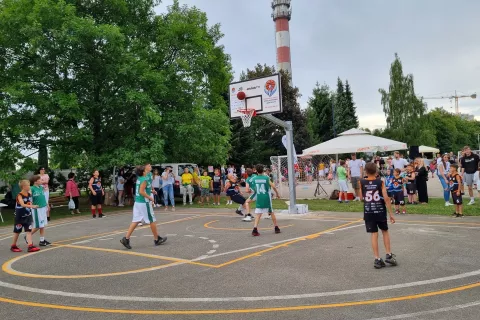 Obnovljeno igri&scaron;če pri O&Scaron; Jakoba Aljaža v Kranju / Foto: Simon &Scaron;ubic