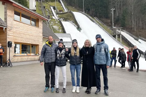 Po domačimi skakalnicami v Žireh. / Foto: Tanja Mlinar
