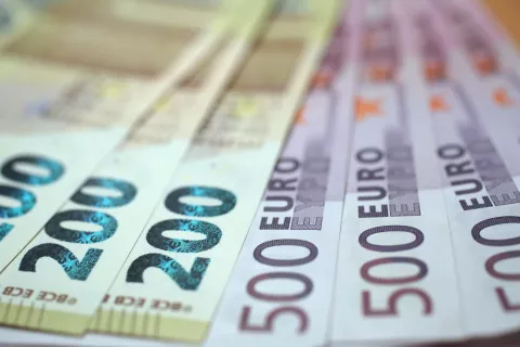 denar evro kredit posojilo bankovec / Foto: Gorazd Kavčič