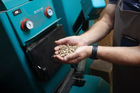 Za pelete, kupljene med 1. septembrom in 31. decembrom lahko pridobite subvencijo. / Foto: Aleš Senožetnik