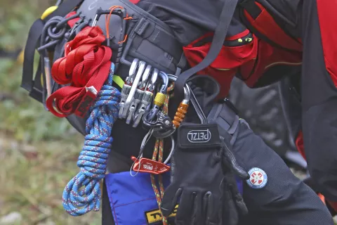 Policija, policijsko vozilo, intervencija, prometni prekr&scaron;ek, aretacija, pridržanje, posredovanje, kronika, umor, rop, kraja, policijska racija, policijski trak, Gasilci, požar, gasilsko vozilo, re&scaron;evanje, nesreča, ga&scaron;enje požara, intervencija, Gorska re&scaron;evalna služba, GRS, re&scaron;evanje v gorah, intervencija, helikoptersko re&scaron;evanje, nesreča v gorah, planinci, zdrs, aki / Foto: Gorazd Kavčič