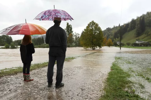 poplave Žiri Brekovica Ravne ledinca neurje padavine dež Poljanska dolina / Foto: Gorazd Kavčič
