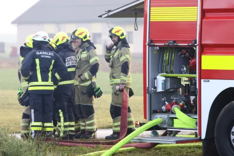 eksplozija uhajanje plin plinska peč ru&scaron;enje montažna hi&scaron;a vas Trboje gasilci Kranj požar ga&scaron;enje PGD policija re&scaron;evalci / Foto: Gorazd Kavčič