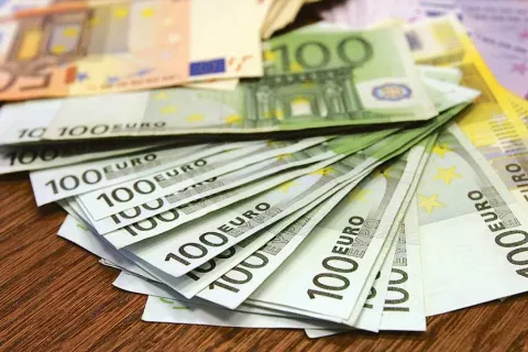 V Sloveniji je v prostovoljno dodatno pokojninsko zavarovanje vključenih skoraj 460 tisoč ljudi. Zanimanje za zavarovanje bi bilo &scaron;e večje ob večji donosnosti vloženega denarja. / Foto: 