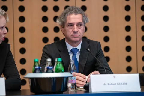 predsednik vlade Robert Golob, vrh ministric in ministrov Vlade RS ter poslank in poslancev strank vladne koalicije<br> / Foto: Primož Pičulin