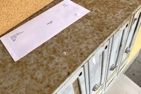 va&scaron; razgled 24 074 po&scaron;tni nabiralnik zavrnjena po&scaron;tna kuverta po&scaron;ta pismo / Foto: Gorazd Kavčič