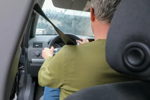 varnostni pas med vožnjo / Foto: Tina Dokl