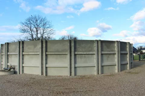 Zbiralniki oziroma jame morajo zagotavljati skladi&scaron;čenje tekočih živinskih gnojil najmanj za pol leta. (Slika je simbolična.) / Foto: Cveto Zaplotnik